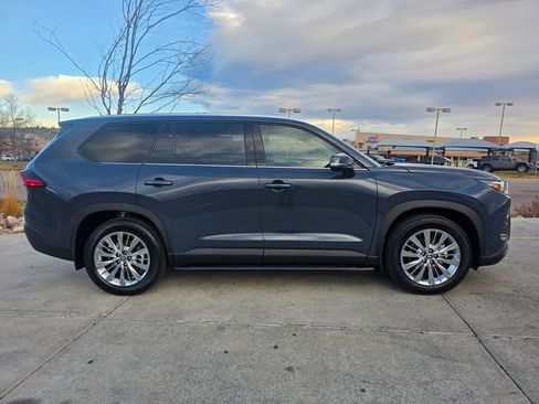 Used 2026 Toyota Grand Highlander Platinum image 8