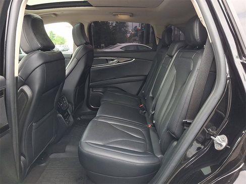 Used 2022 Lincoln Nautilus Reserve w/ Monochromatic Package image 11