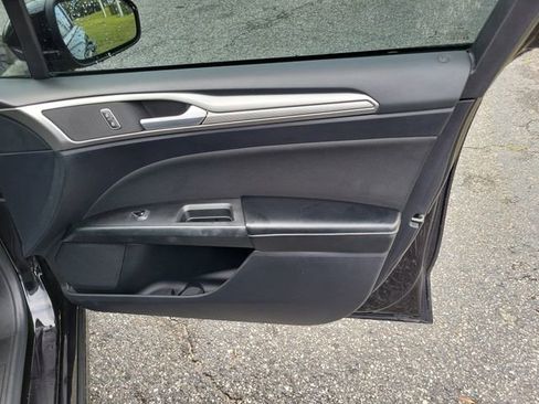 Used 2020 Ford Fusion SE AWD/4WD image 33