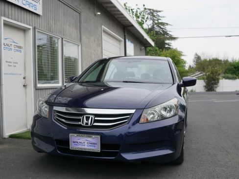 Used 2011 Honda Accord LX image 2