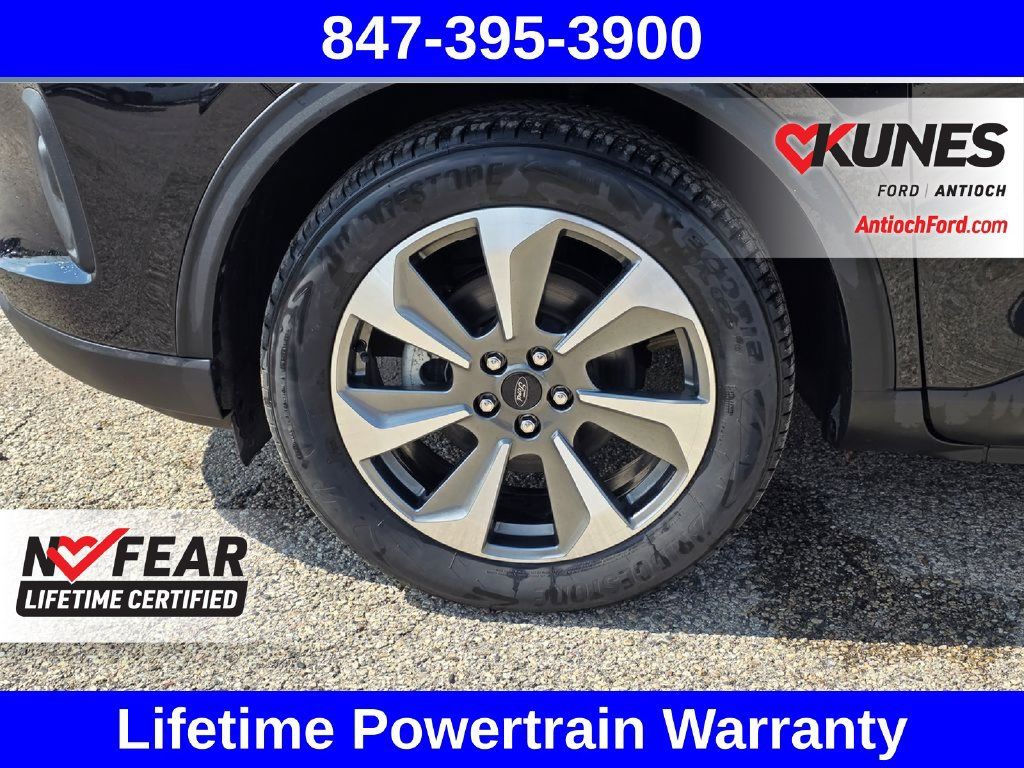 Certified 2025 Ford Escape Platinum AWD/4WD image 17