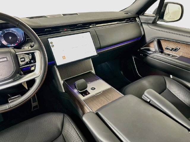 Used 2025 Land Rover Range Rover SE AWD/4WD image 24
