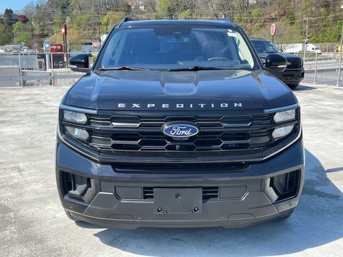 Certified 2025 Ford Expedition Active AWD/4WD image 5