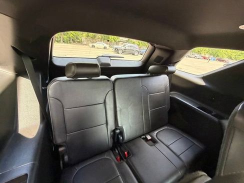 Used 2023 Chevrolet Traverse LT AWD/4WD image 32