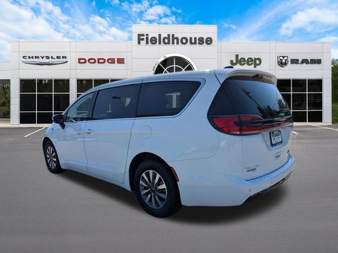 Used 2023 Chrysler Pacifica Touring-L FWD image 7