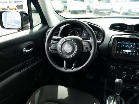Used 2019 Jeep Renegade Altitude w/ Quick Order Package 2XM FWD image 9