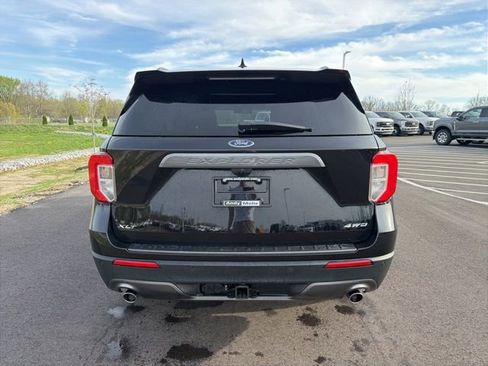 Used 2022 Ford Explorer XLT w/ Equipment Group 202A image 8