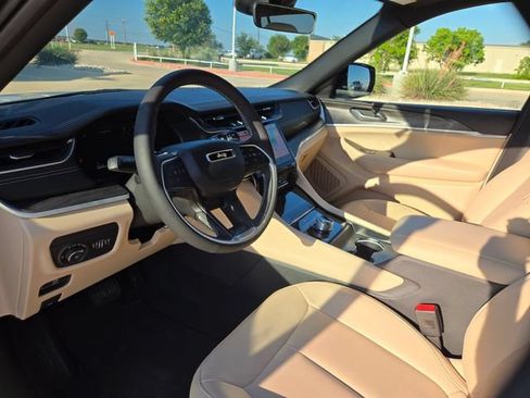 Used 2025 Jeep Grand Cherokee L Limited RWD image 11