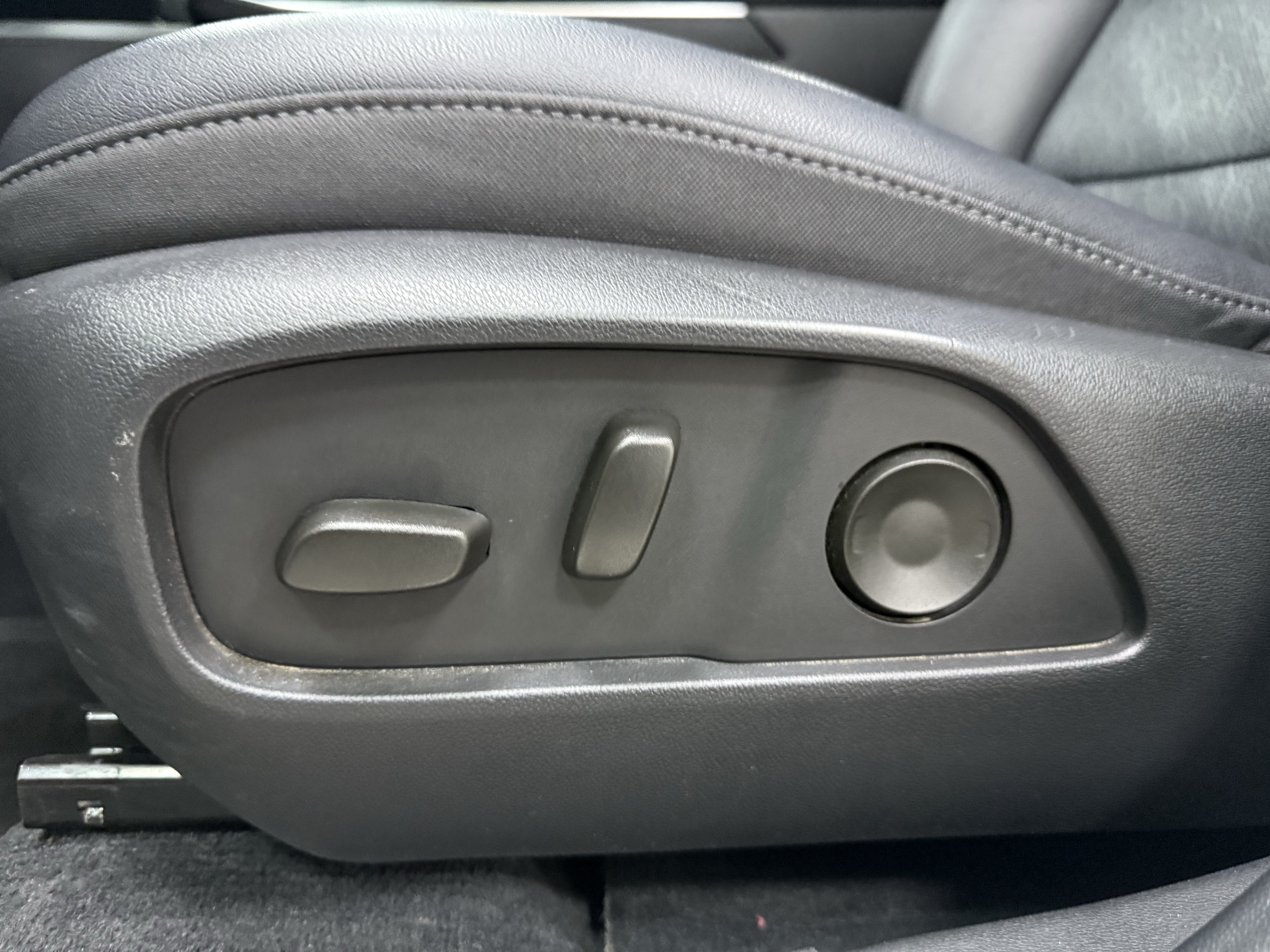Used 2025 Chevrolet Equinox LT w/ Convenience Package II FWD image 27