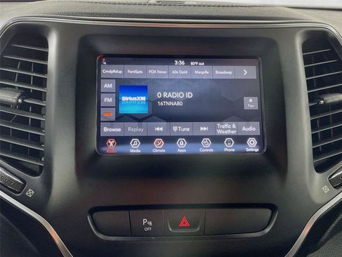 Used 2019 Jeep Cherokee Latitude Plus w/ Cold Weather Group FWD image 17