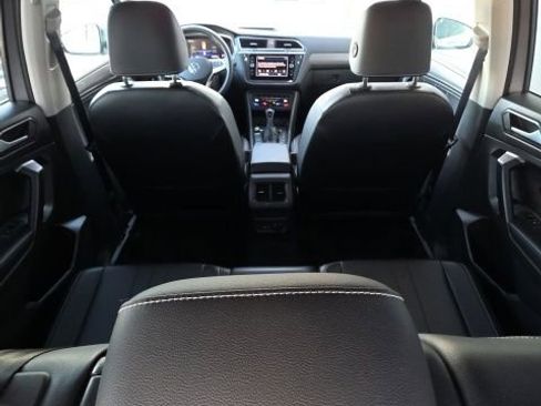 Used 2024 Volkswagen Tiguan SE AWD/4WD image 17