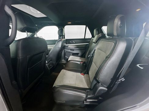 Used 2017 Ford Explorer XLT w/ Equipment Group 202A image 29