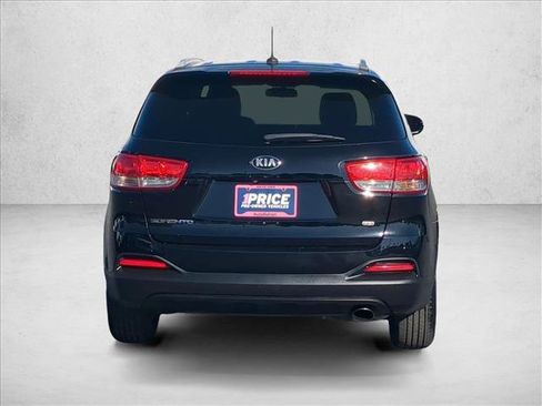Used 2017 Kia Sorento FWD image 7