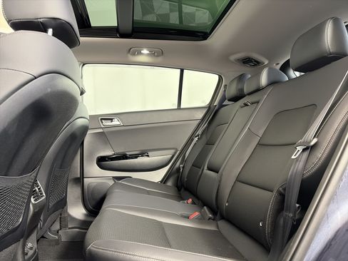 Used 2022 Kia Sportage EX AWD/4WD image 7