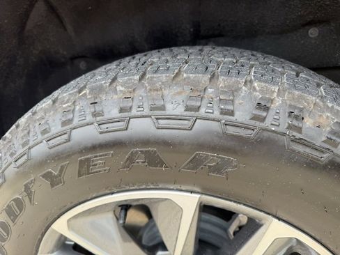 Used 2025 Chevrolet Silverado 1500 LT image 32