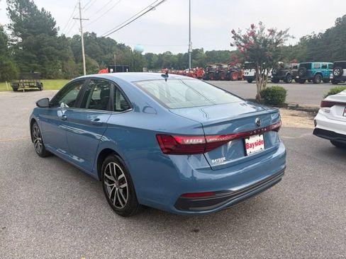 Used 2025 Volkswagen Jetta SE FWD image 16