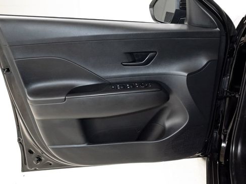 Used 2025 Hyundai Kona SEL FWD image 9