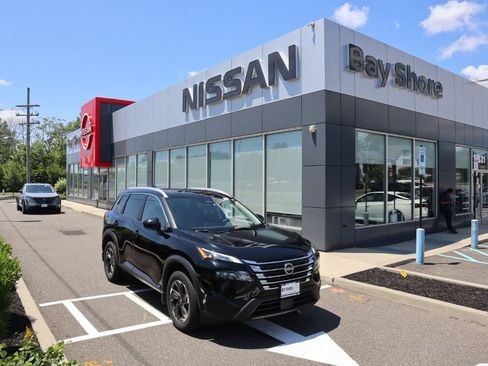 Certified 2024 Nissan Rogue SV w/ SV Premium Package AWD/4WD image 2