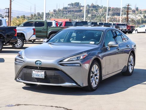 Used 2021 Toyota Mirai XLE w/ Advanced Technology Package image 3