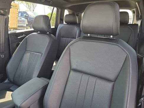 Used 2024 Volkswagen Tiguan SE R-Line image 20