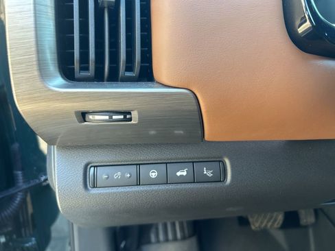 Used 2024 Nissan Pathfinder Platinum image 10