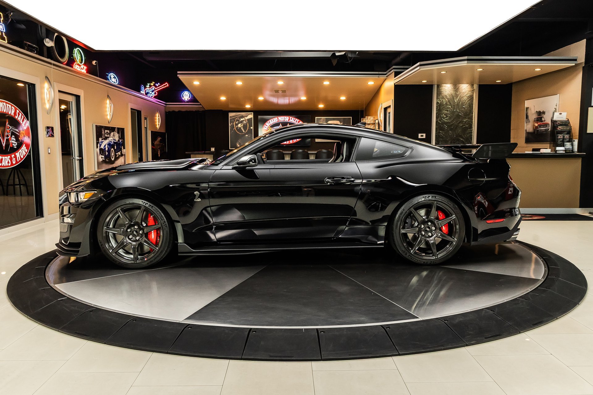 Used 2020 Ford Mustang Shelby GT500 w/ Carbon Fiber Track Pack RWD image 18