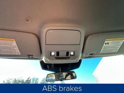 Used 2022 Ford Explorer XLT image 34