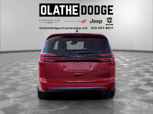 New 2026 Chrysler Pacifica Select image 26