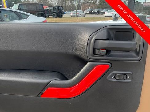 Used 2015 Jeep Wrangler Unlimited Sahara w/ Connectivity Group image 11