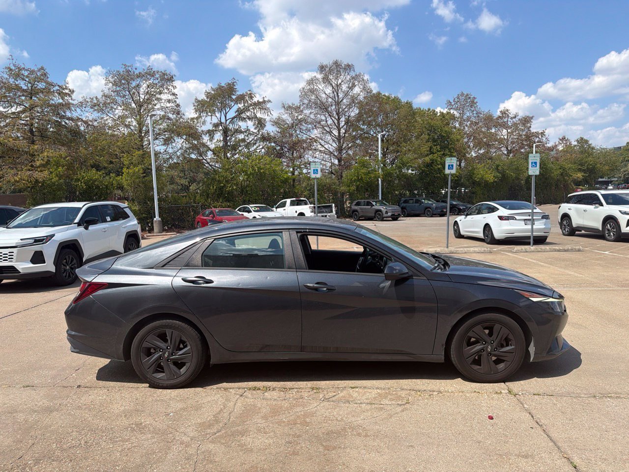 Used 2023 Hyundai Elantra SEL FWD image 4