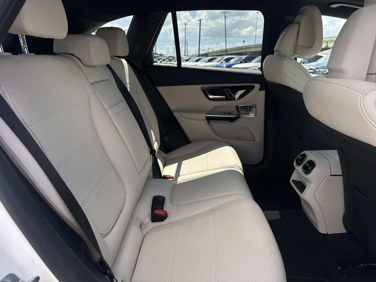 Used 2026 Mercedes-Benz GLC 300 image 11