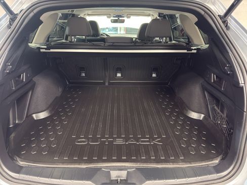 Used 2022 Subaru Outback Premium image 31