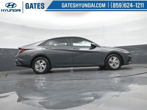 New 2026 Hyundai Elantra SE FWD image 36