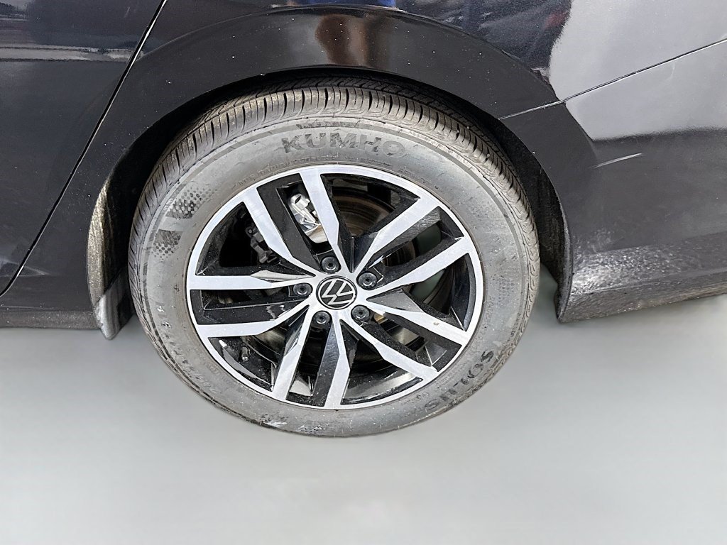 Used 2025 Volkswagen Jetta SE FWD image 36