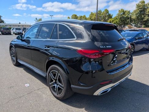 Used 2024 Mercedes-Benz GLC 300 4MATIC image 8