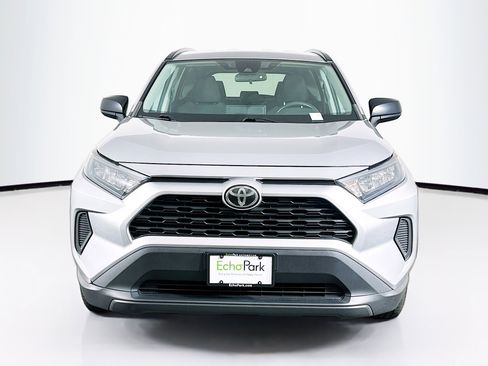 Used 2020 Toyota RAV4 LE FWD image 2
