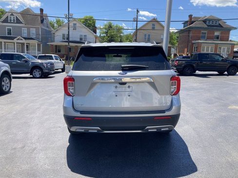 Used 2023 Ford Explorer XLT w/ Equipment Group 202A AWD/4WD image 5