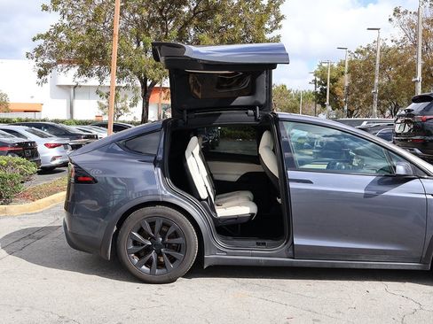 Used 2023 Tesla Model X image 24