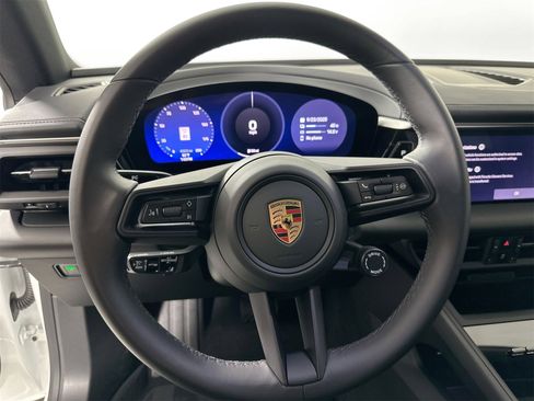 Certified 2025 Porsche Macan Electric image 20