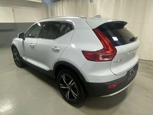 Certified 2025 Volvo XC40 B5 Core image 2