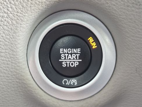 Used 2020 Chrysler Pacifica Limited FWD image 33