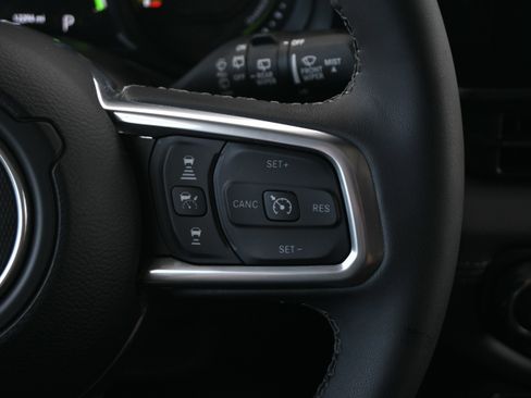 Used 2025 Jeep Wrangler Unlimited Sahara AWD/4WD image 17