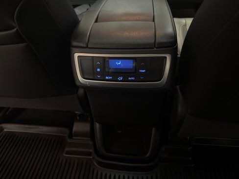 Used 2017 Toyota Highlander Limited image 27