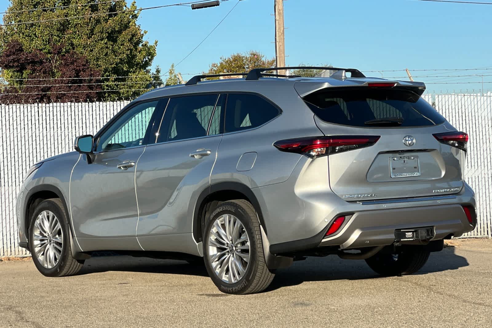Used 2025 Toyota Highlander Platinum AWD/4WD image 5