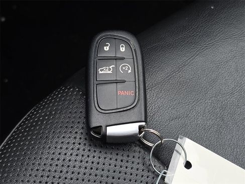 Used 2019 Jeep Cherokee Limited image 37