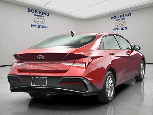 New 2026 Hyundai Elantra SE FWD image 10
