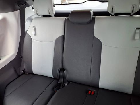 Used 2024 Toyota Sienna XSE FWD image 23