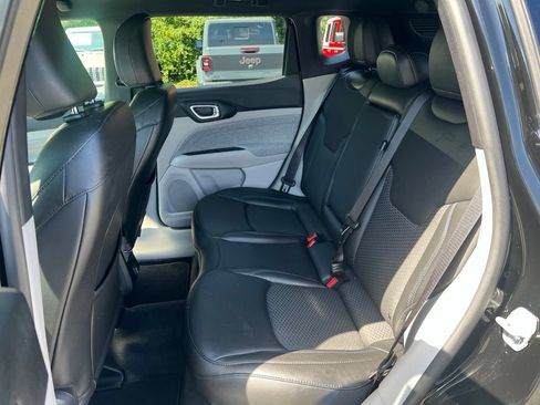 Used 2023 Jeep Compass Latitude AWD/4WD image 19