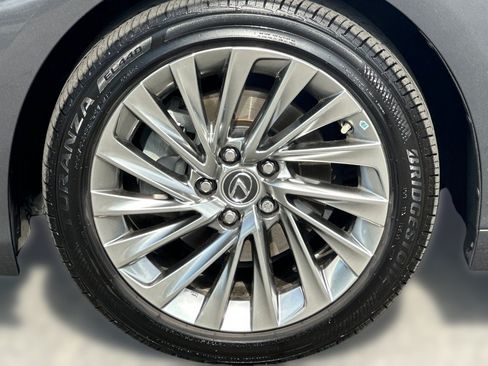 Used 2022 Lexus ES 300h w/ Accessory Package FWD image 12