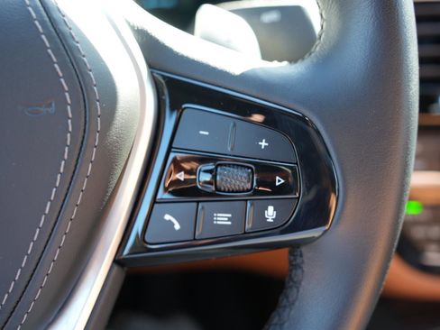 Used 2023 BMW 530e w/ Premium Package image 20